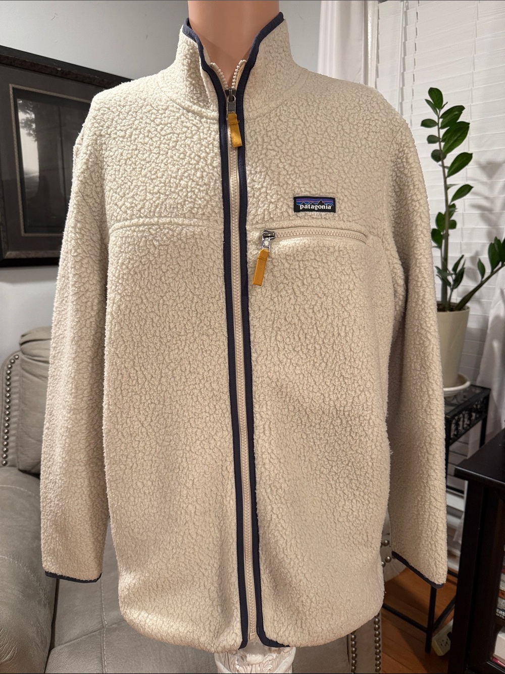Patagonia Men’s Cream Sherpa Fleece Jacket with Contrast Trim